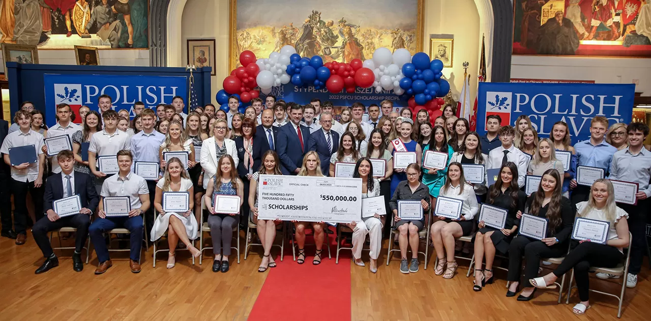 Chicago scholarship ceremony was held in the exhibit hall of the Polish Museum of America